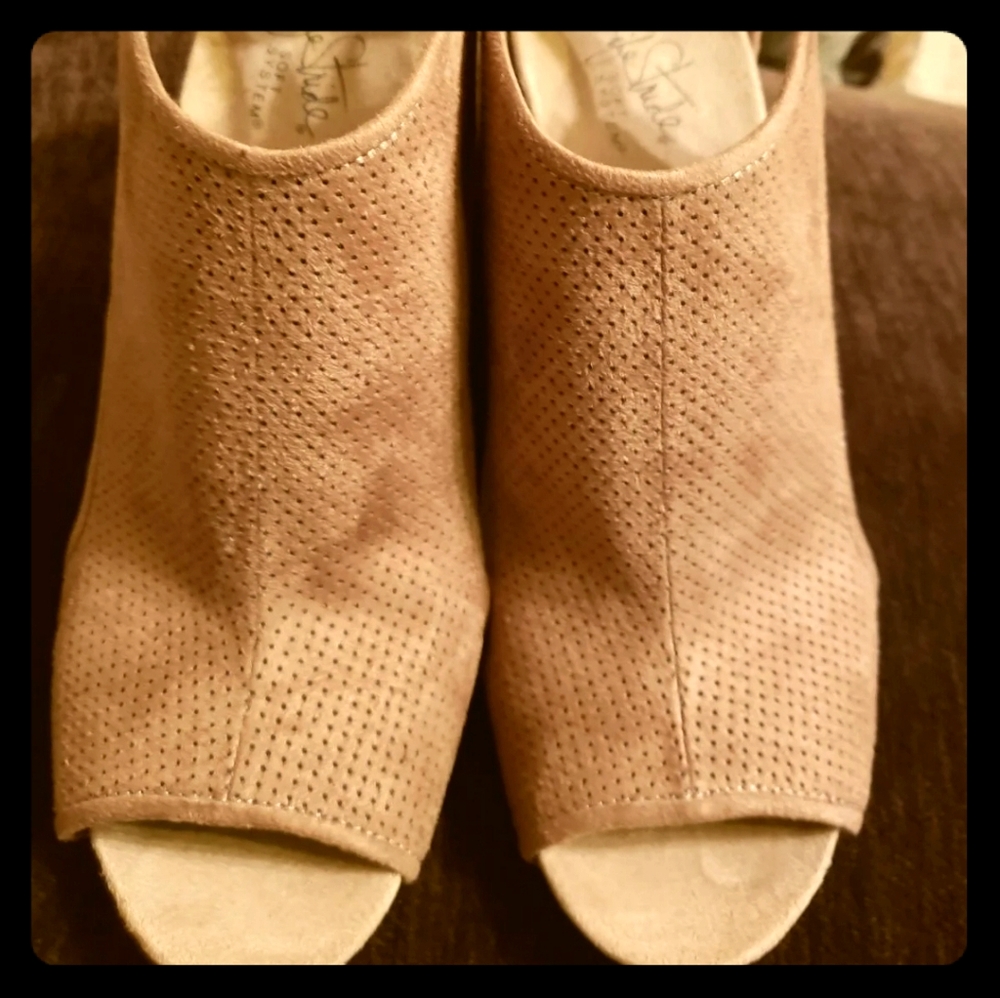 Wedge shoes